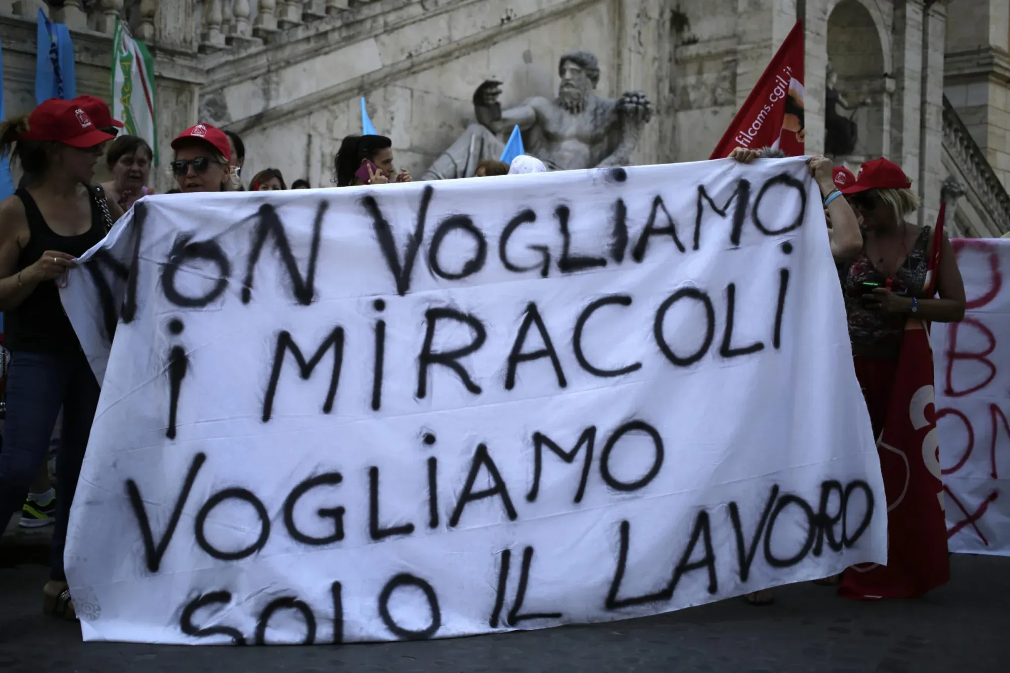 Lavoro e giovani: Davvero non resta che emigrare?